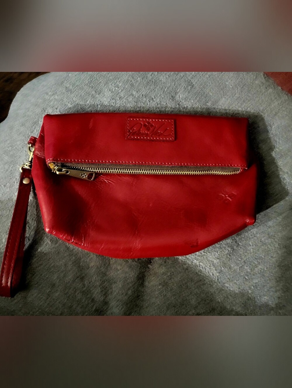 PATRICIA NASH: VALERIE GLAZED LEATHER FOLDINGWRISTLET. RUBY RED.  STYLE: P71506